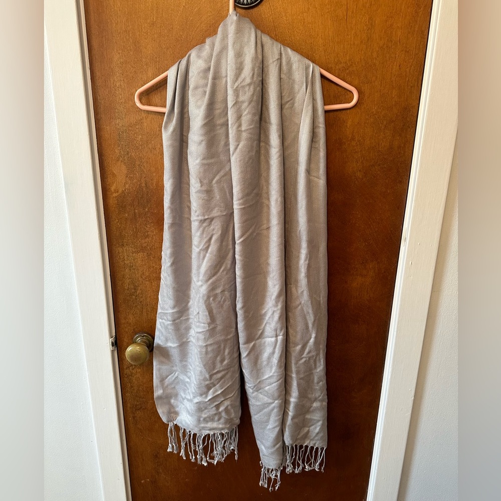 Silver/gray pashmina
